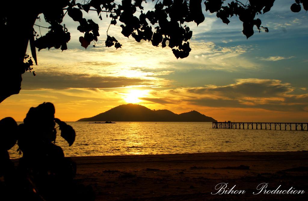 Отель Mimiland Batu Payung Синкаванг Экстерьер фото